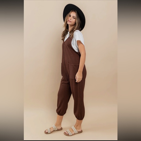 Textured Ribbed Poly knit Baggy Jumpsuit - Picture 4 of 5